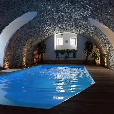 Charming Fortress Next To Prague Bed & Breakfast