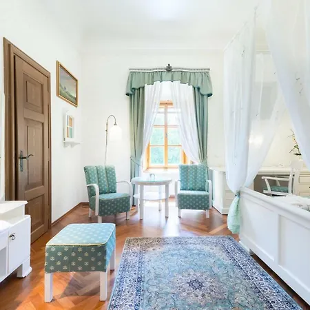 Charming Fortress Next To Prague Bed & Breakfast