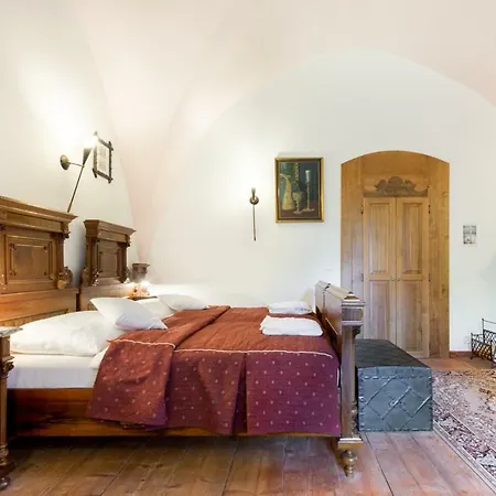 Charming Fortress Next To Prague Bed & Breakfast